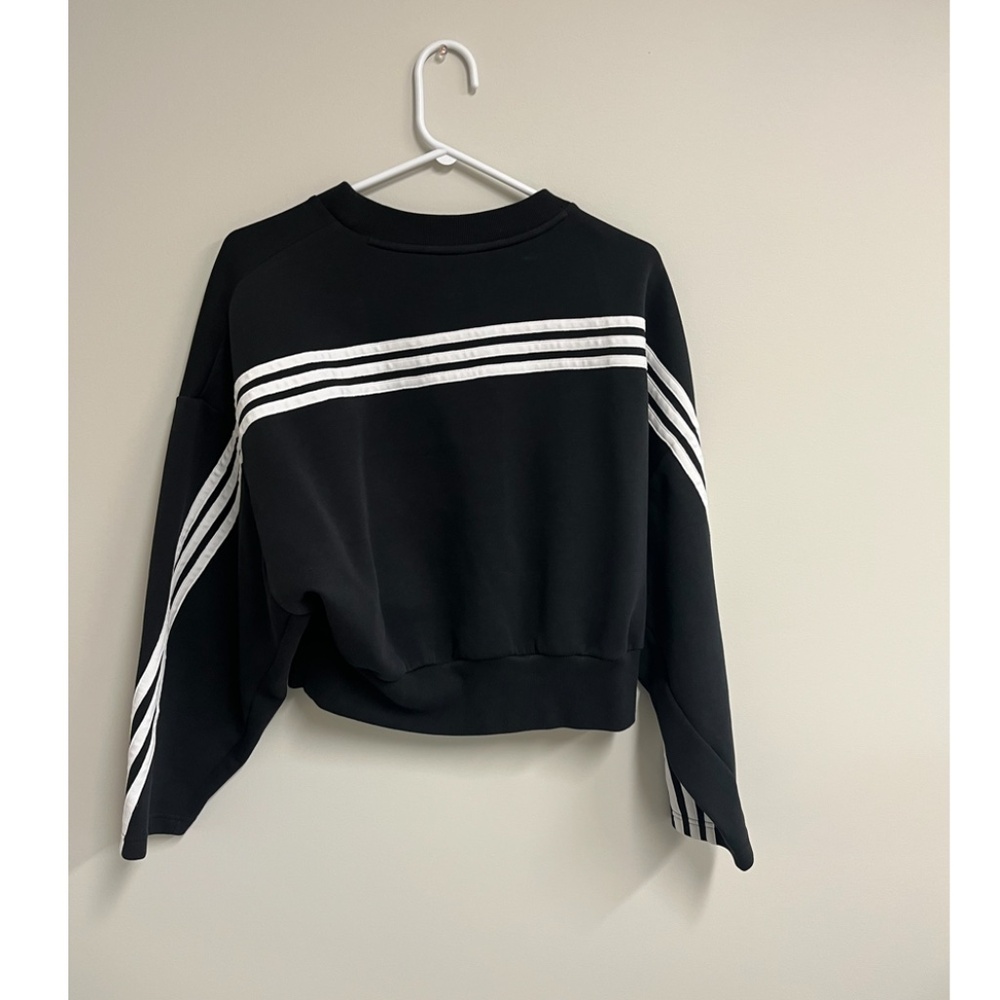 Cropped Adidas Sweatshirt (Sz. M) - Picture 3 of 6